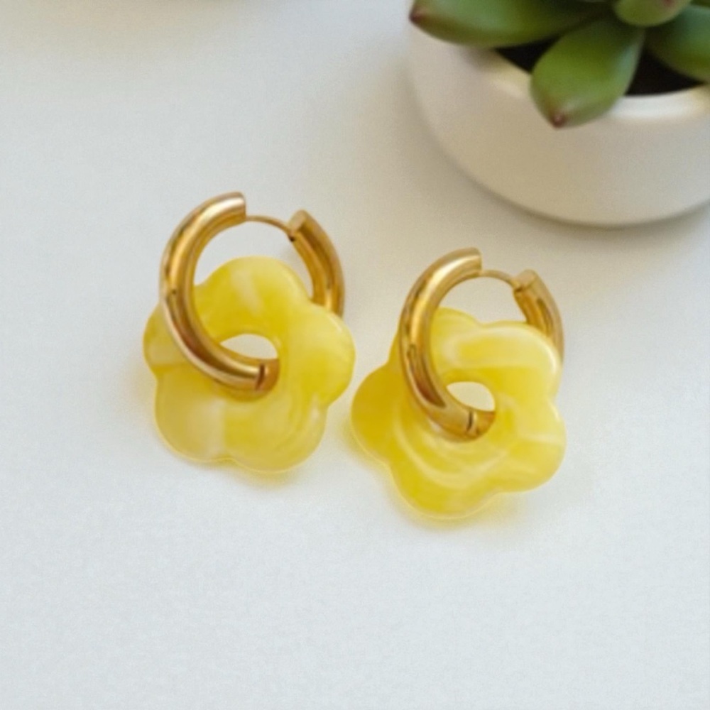 ✅NEW✅ 18K Gold Plated Stainless Steel Drop Flower Acrylic Hoop (Yellow) Earrings